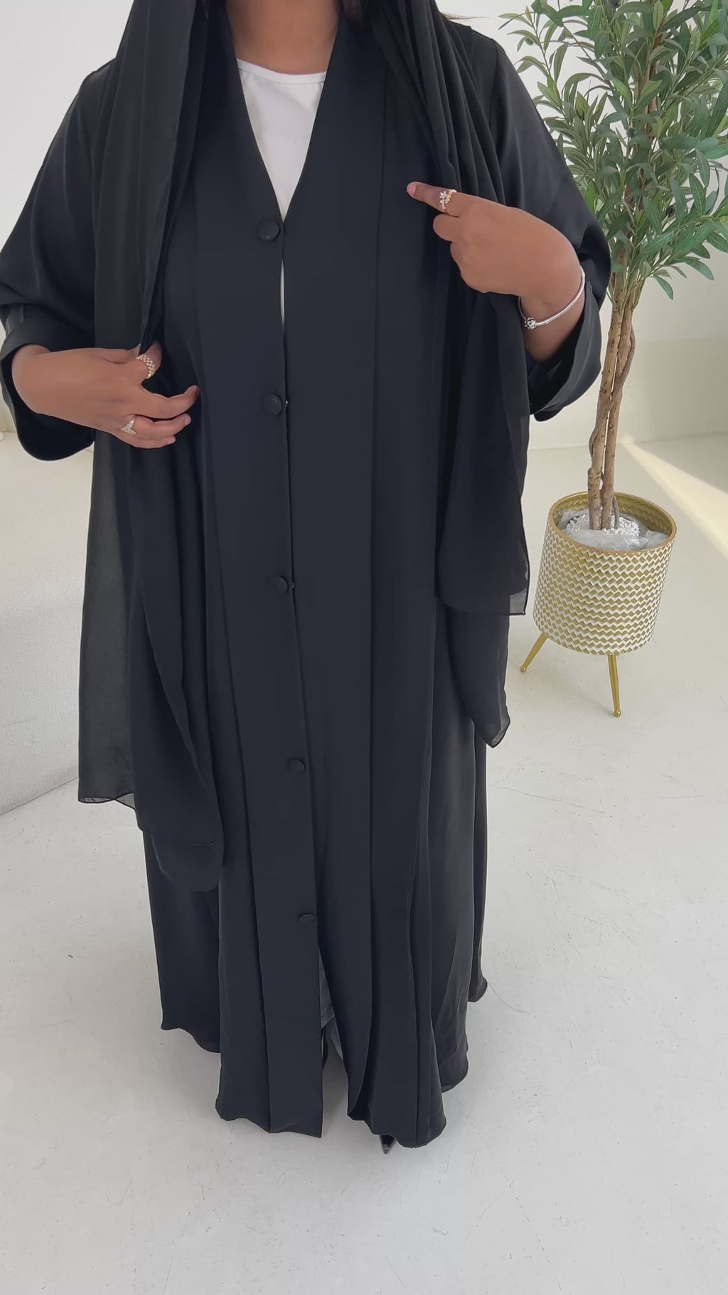 Suad black abaya