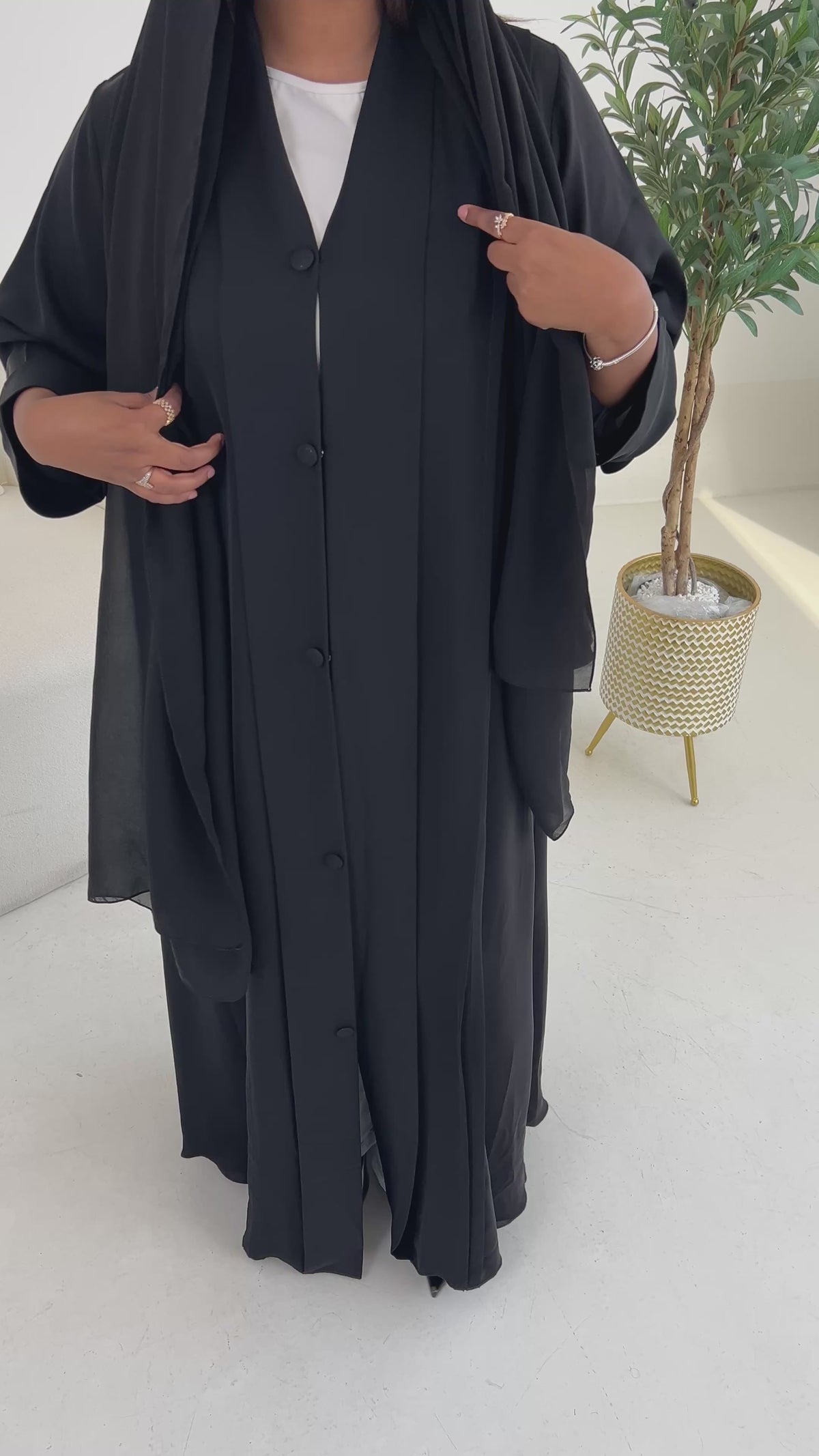 Suad black abaya